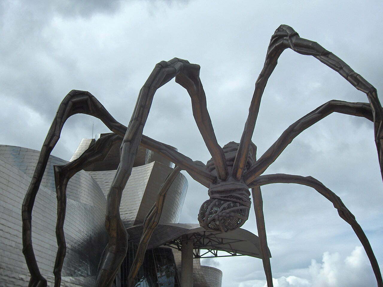 Maman, a huge spider by Louise Bourgeois outside the Guggenheim museum in Bilbao, Spain 15 September 2006 Own work Georges Jansoone, Retriever