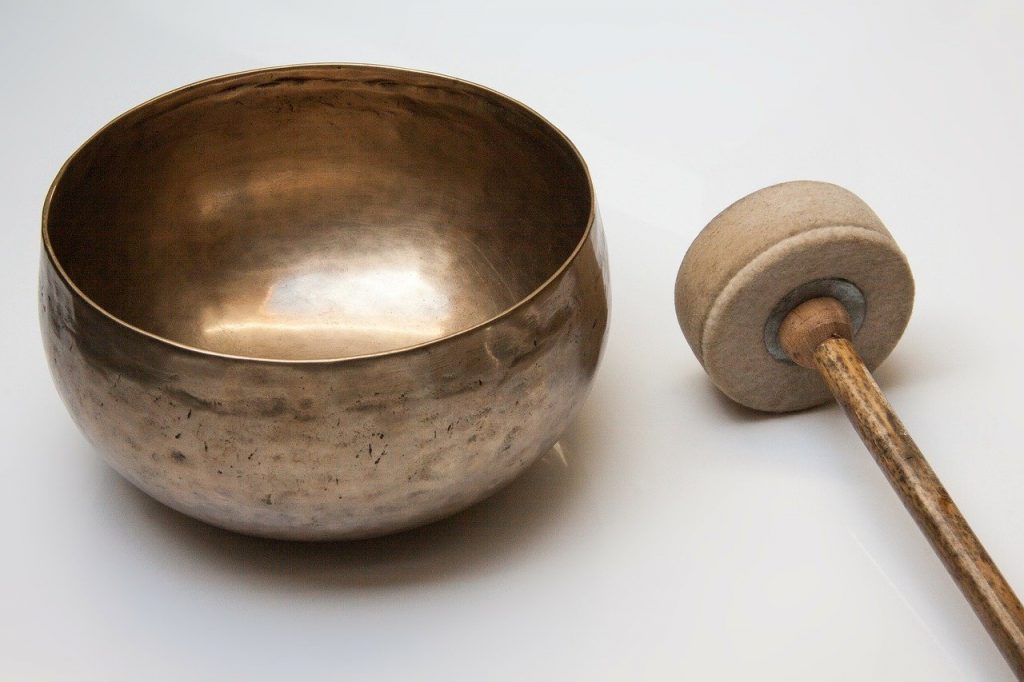 Bronze Gong, singing bowl, bobbin with felt cover, meditation