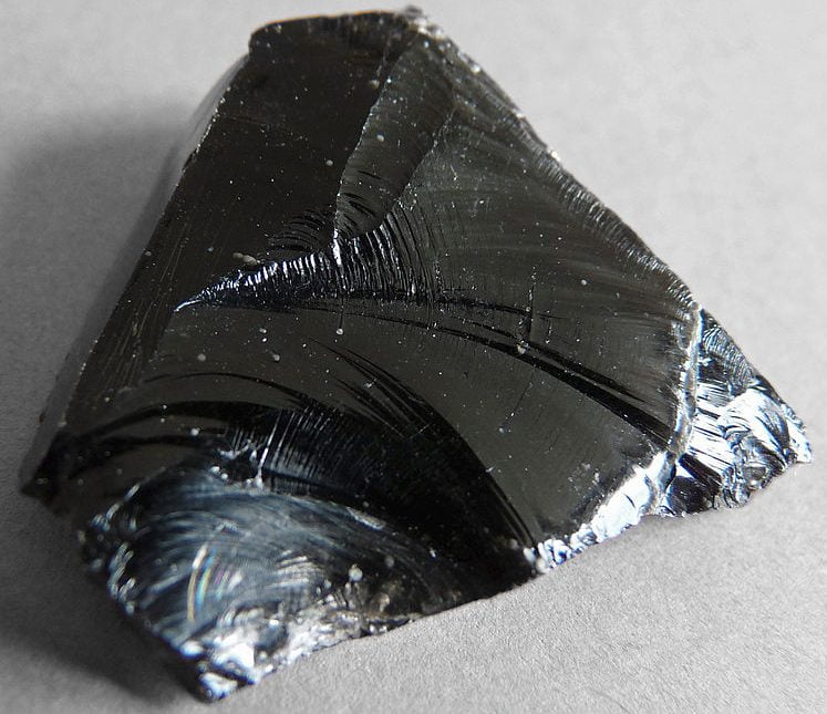 Obsidian, By Ji-ElleIt feels nice and warmIt feels like a ________ - Own work, CC BY-SA 3.0, https://commons.wikimedia.org/w/index.php?curid=15527635