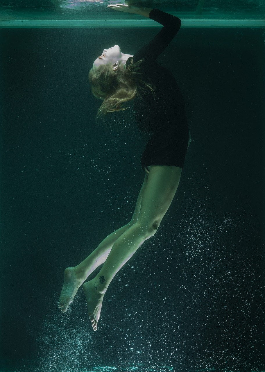 A submerged adventurer representing the breathable pocket created by Air Bubble