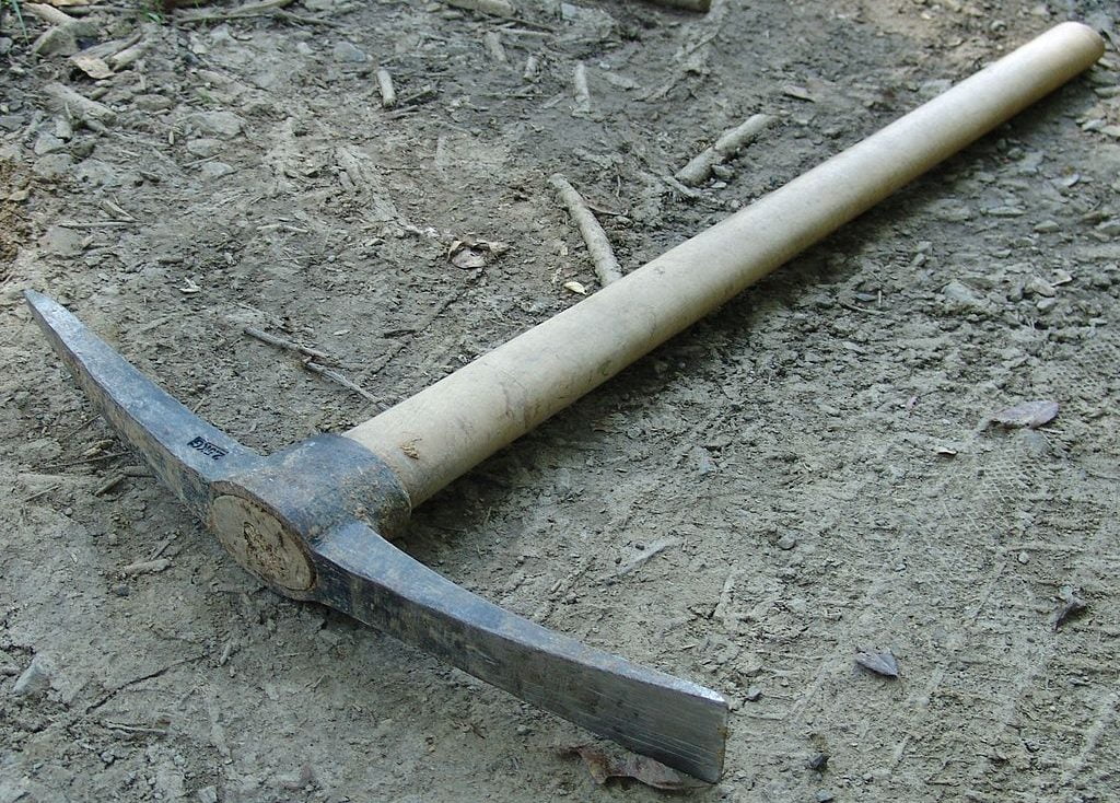Public Domain, https://commons.wikimedia.org/w/index.php?curid=299806, Pickaxe