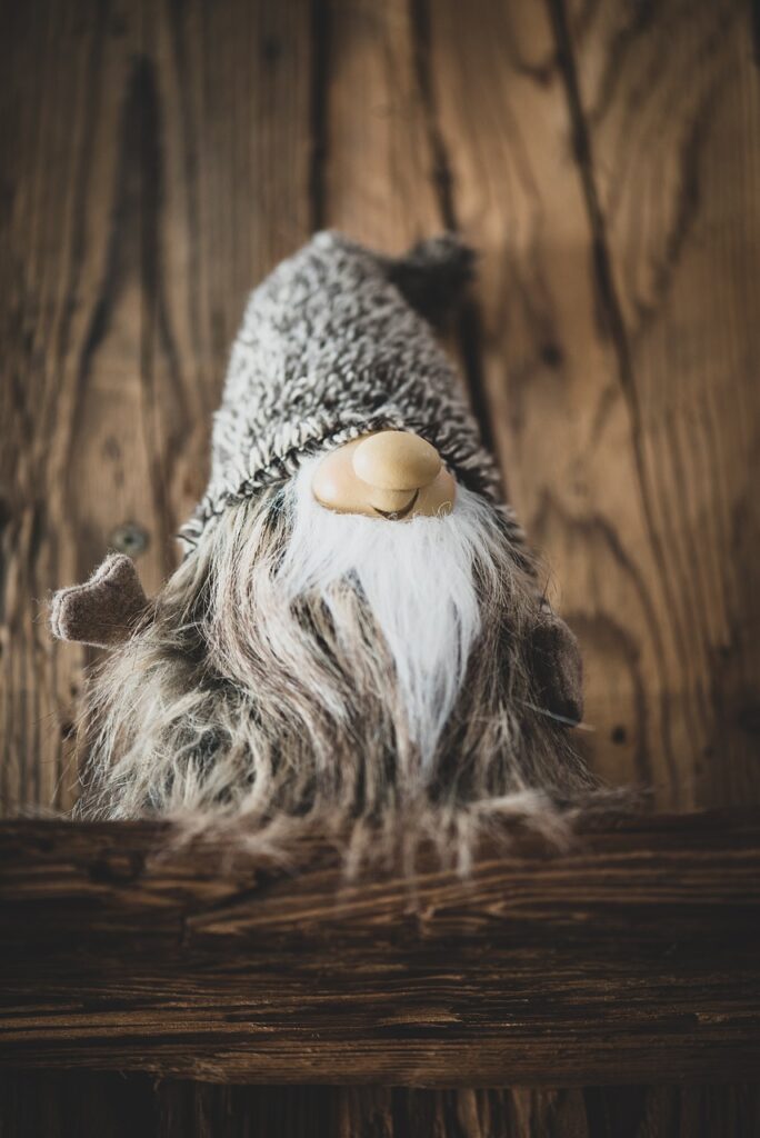 Dwarf Imp Gnome Old Wood Deco  - Pezibear / Pixabay, Uldra