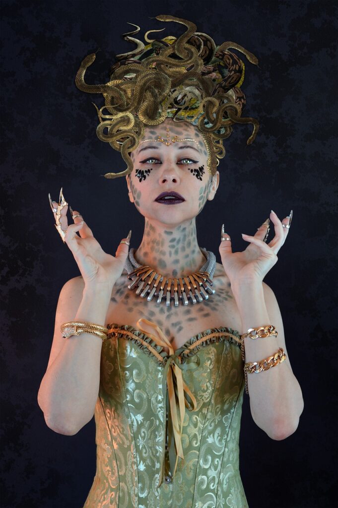 Medusa Woman Fantasy Costume  - Viki_B / Pixabay