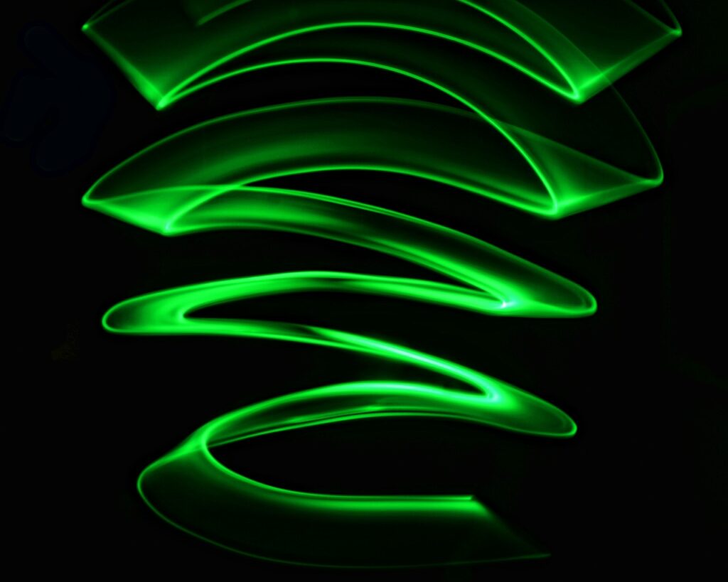 Green Light Painting Zig Zag  - BarbaraJackson / Pixabay, Dimensional Lock
