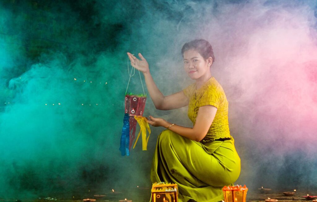 Myanmar Woman Festival Foggy Asia  - AKQBurma / Pixabay, Mage's Private Sanctum