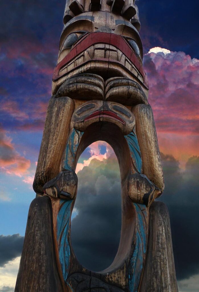 Totem Pole Grunge Wooden Pole  - ArtTower / Pixabay, Sever from the Source