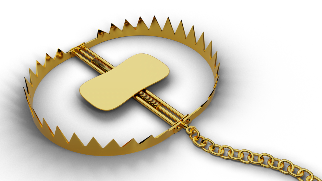 Gold Trap Chain Pit D Rendered  - MasterTux / Pixabay, Feat Trapper